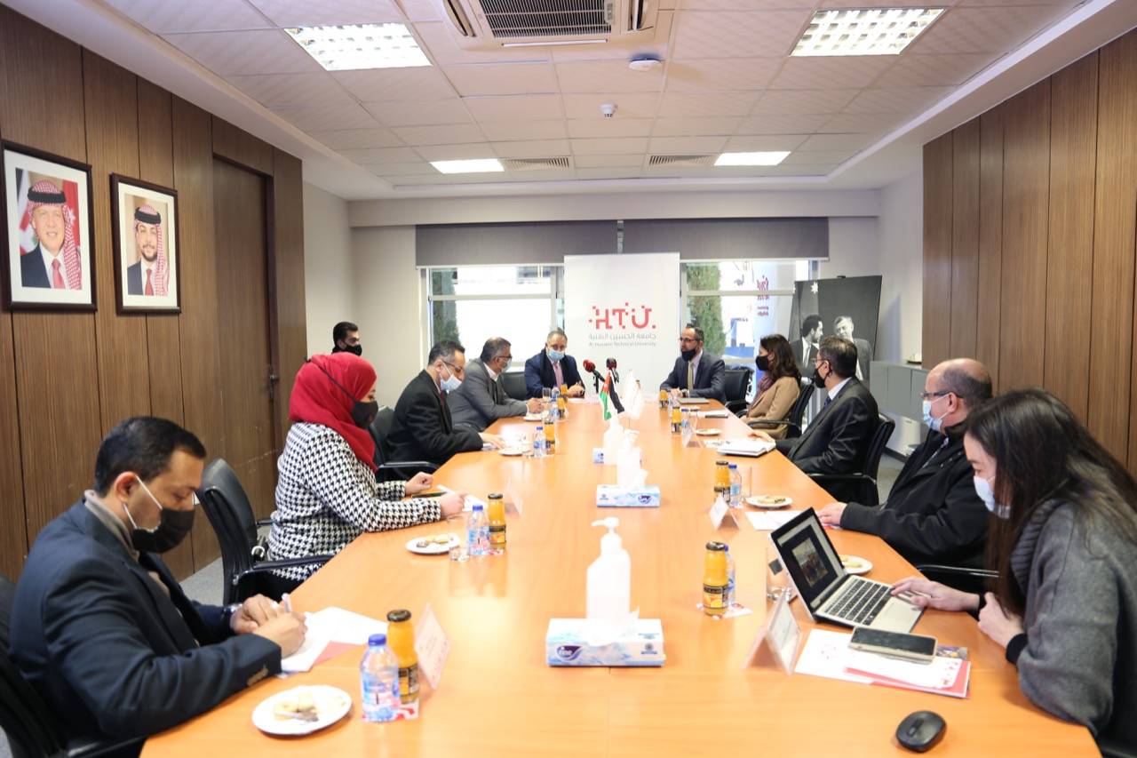 وزير العمل يزور جامعة الحسين التقنية