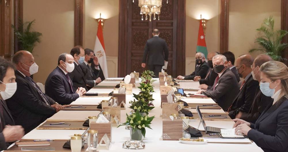 الملك يبحث مع الرئيس المصري سبل تعزيز التعاون بينهما