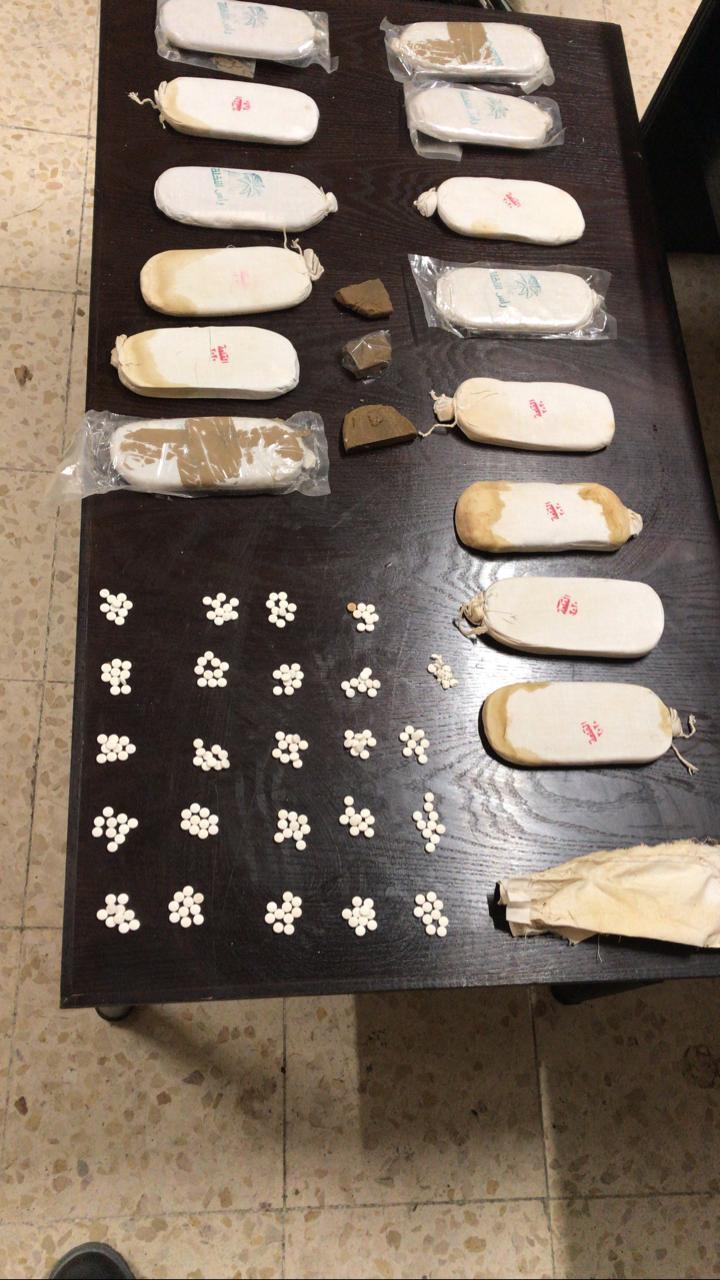 إدارة مكافحة المخدرات تُنفذ حملة أمنية في لواء الرمثا، وتُلقي القبض على أربعة اشخاص اثنين منهم مصنفيّن بالخطريّن جداً .