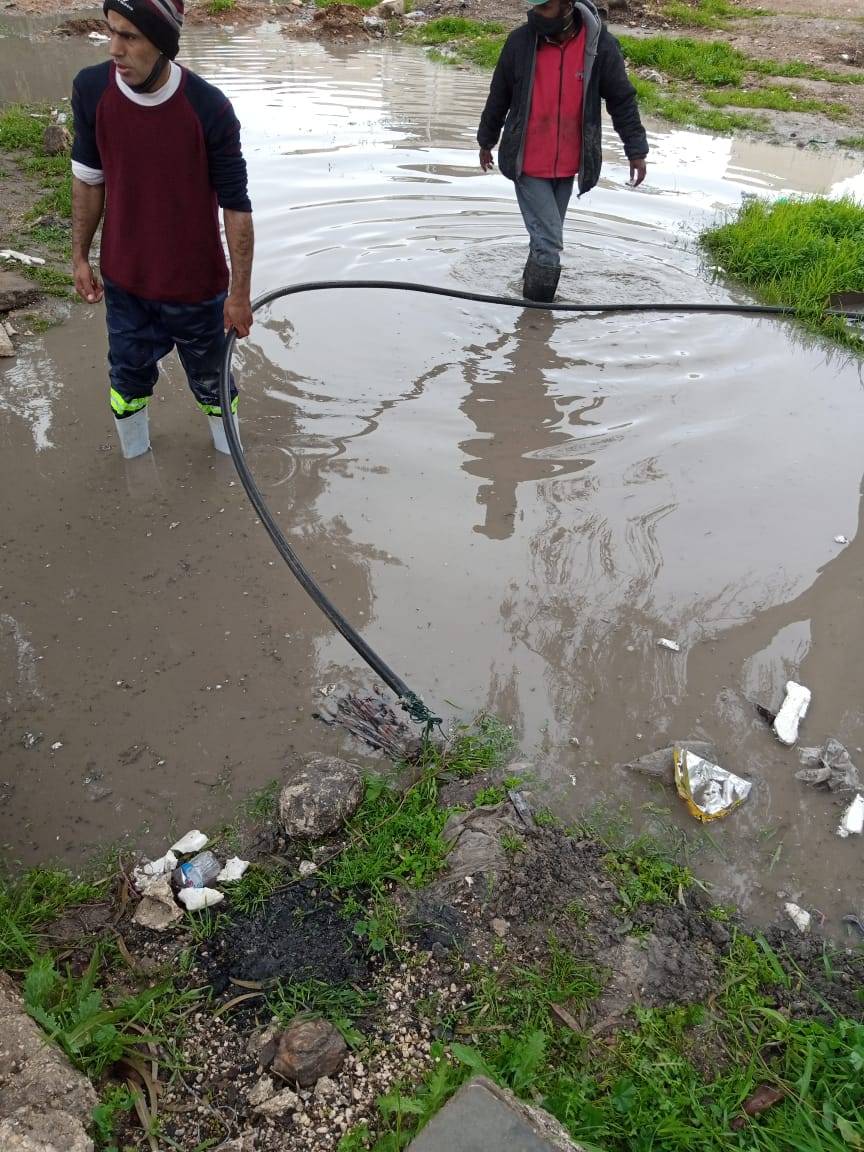 رئيس بلدية المفرق يجري جولة ميدانية بمدينة المفرق لمتابعة سير العمل وتنفيذاً لخطة الطوارئ الشتوية