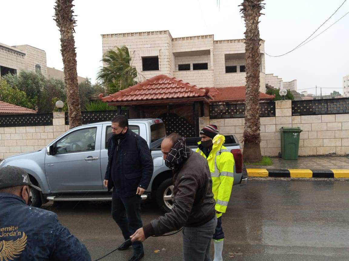 رئيس بلدية المفرق يجري جولة ميدانية بمدينة المفرق لمتابعة سير العمل وتنفيذاً لخطة الطوارئ الشتوية