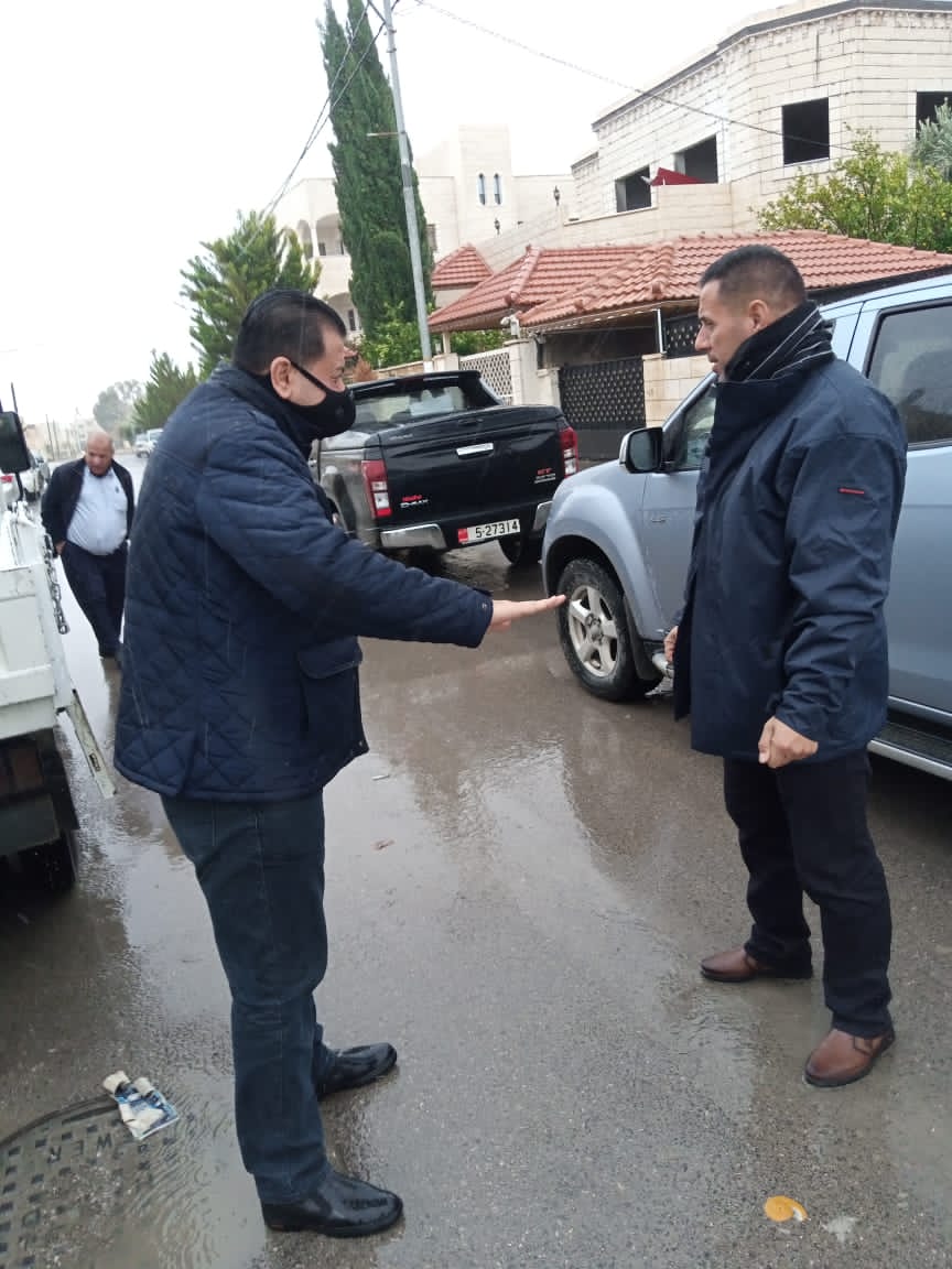 رئيس بلدية المفرق يجري جولة ميدانية بمدينة المفرق لمتابعة سير العمل وتنفيذاً لخطة الطوارئ الشتوية