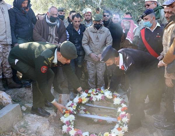 القيادة العامة للقوات المسلحة تشيع جثمان الشهيد الوكيل أحمد فايز الزغول