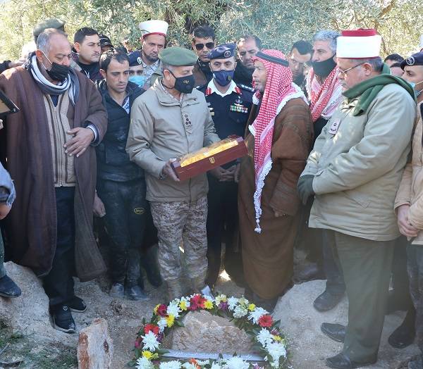 القيادة العامة للقوات المسلحة تشيع جثمان الشهيد الوكيل أحمد فايز الزغول