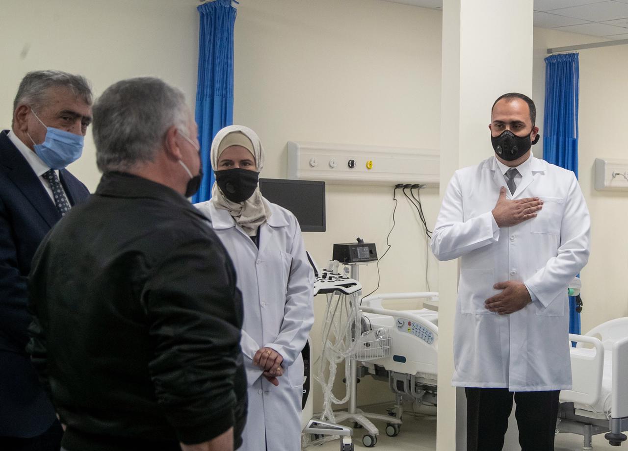 الملك يفتتح مستشفى الشيخ محمد بن زايد - العقبة الميداني المخصص لاستقبال مصابي كورونا