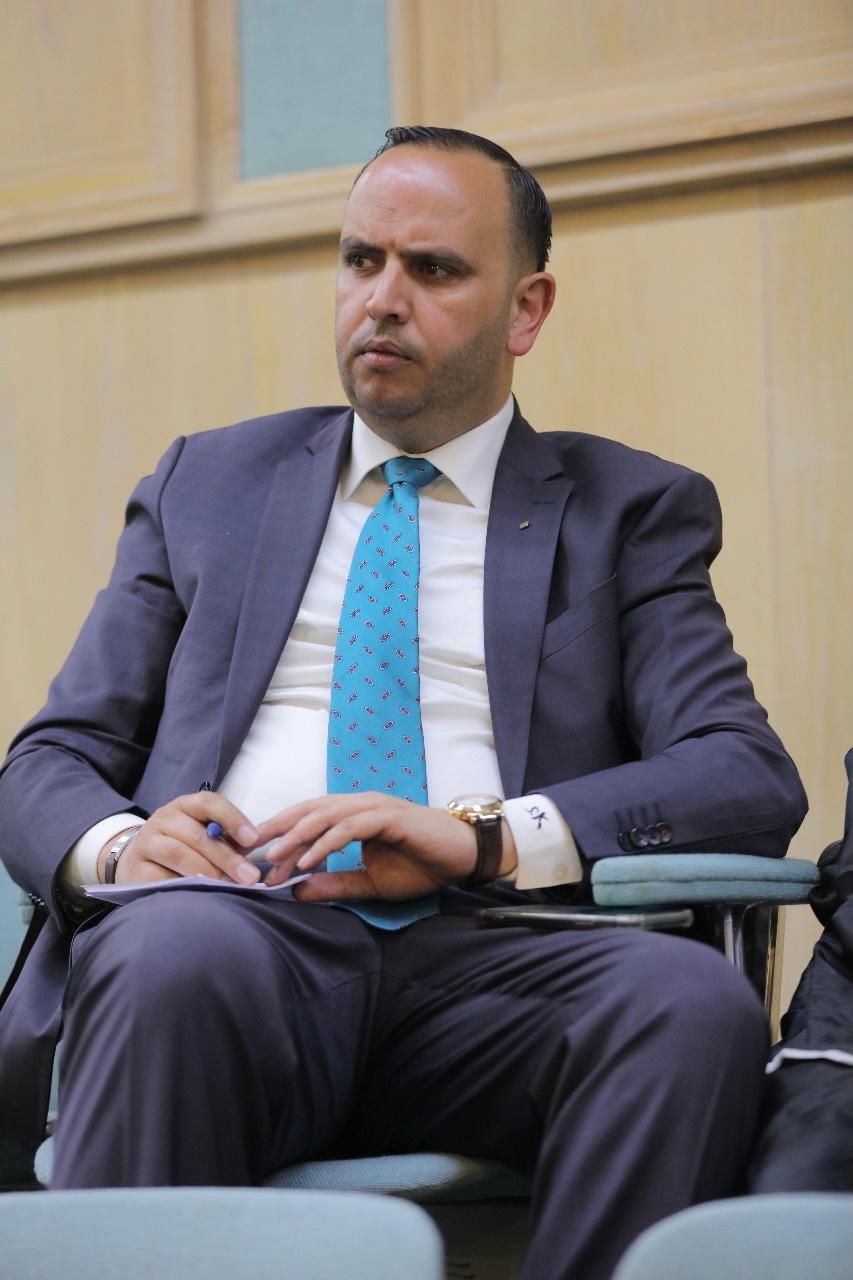 الخلايلة يكتب : ليس فقط القواطع الخشبية، بل أن اللجان النيابية سيّجت أعمالها