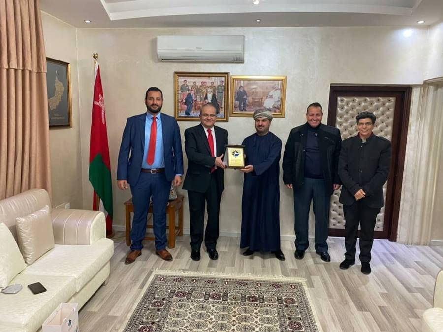 رئيس جامعة جدارا يزور السفير العُماني