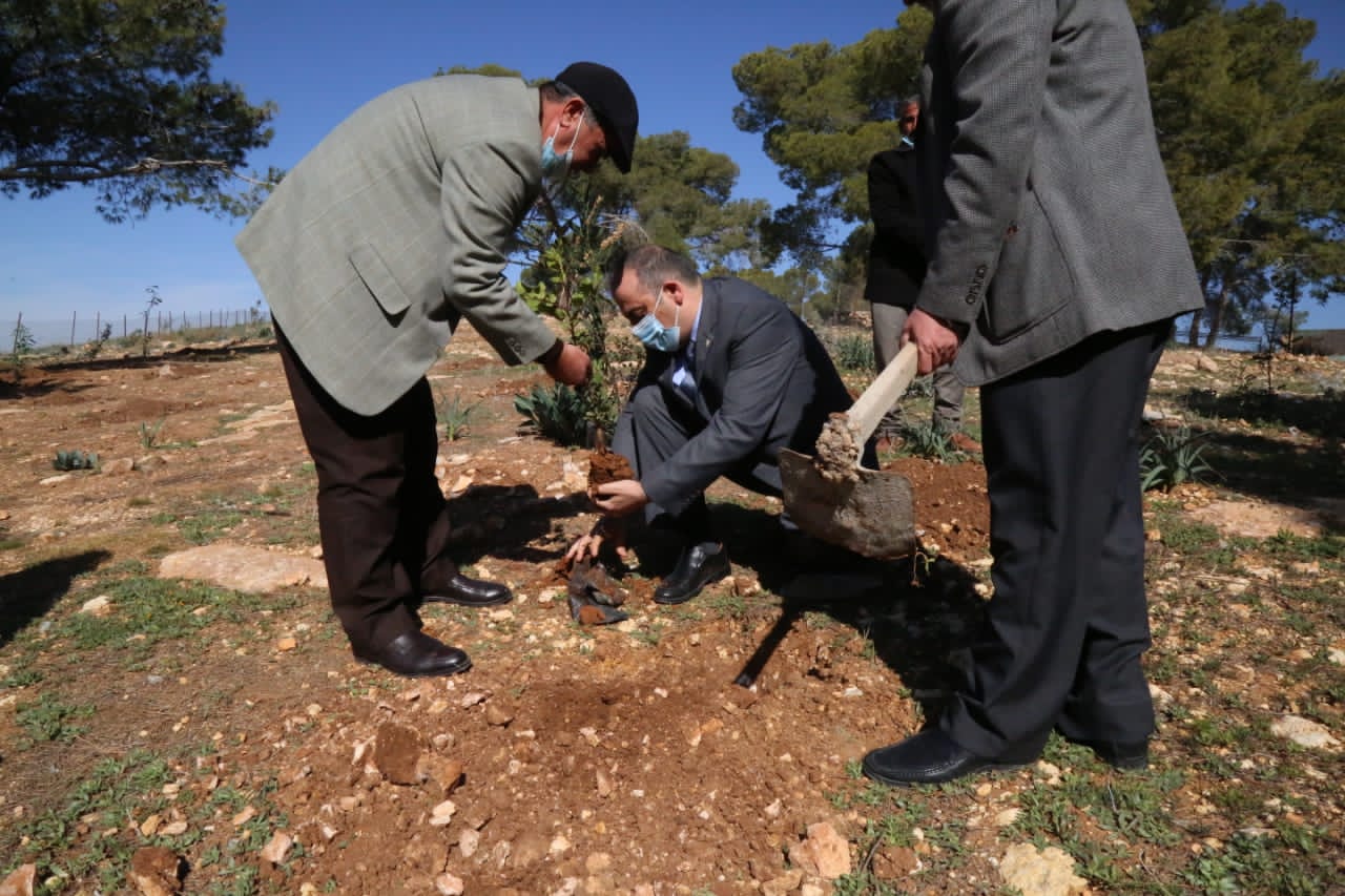 حداد يرعى يوم الشجرة في جمعية مركز جلعد ومنتجع السنديان