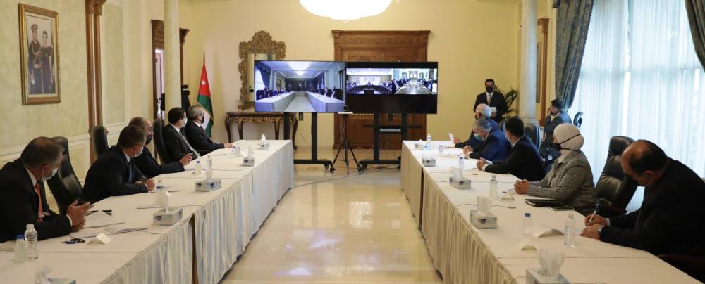 جلالة الملك عبدالله الثاني بن الحسين  يزور رئاسة الوزراء ويترأس جانبا من جلسة مجلس الوزراء. 