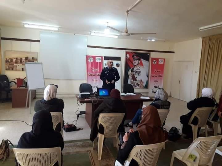 الشرطة المجتمعية  مديرية شرطة مأدبا تباشر بتنفيذ المرحلة الثالثة من مبادرة المرأة الآمنة