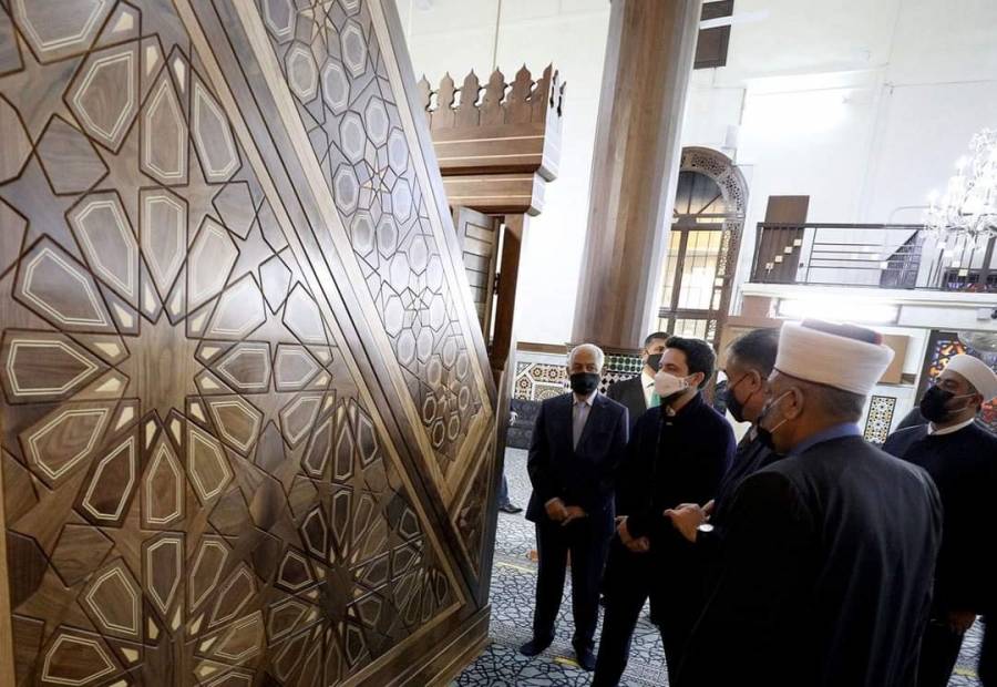 ولي العهد يطلع على مشروع إعادة تأهيل المسجد الحسيني
