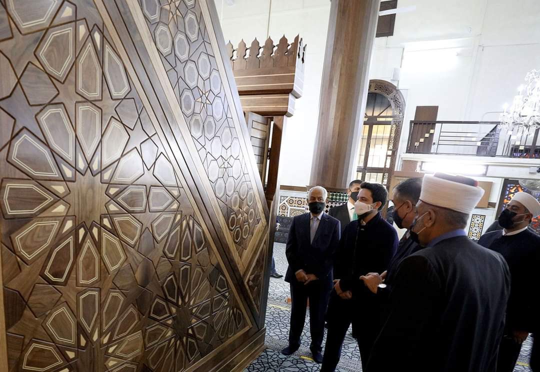 ولي العهد يطلع على مشروع إعادة تأهيل المسجد الحسيني