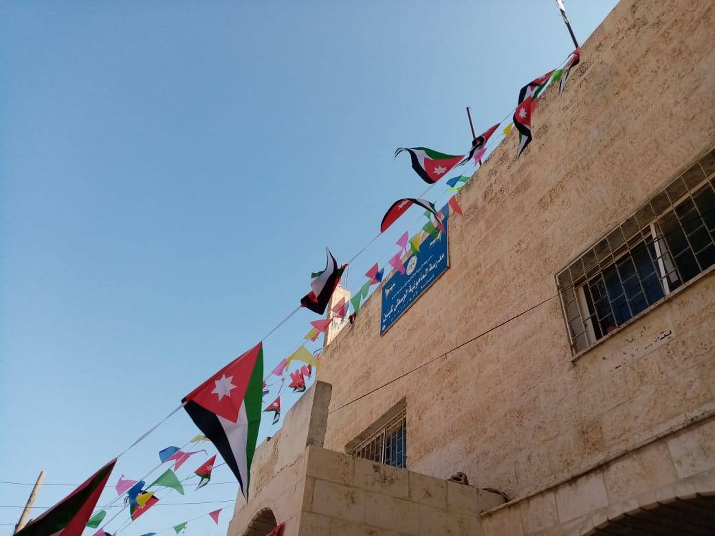 مدرسة المأمونية الوسطى للبنين بمحافظة مادبا تستعد لاستقبال الطلبة