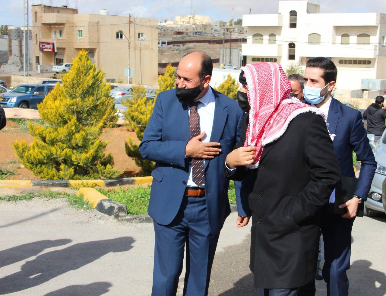 نائب رئيس الورزاء وزير الادارة المحلية يقوم بزيارة ميدانية لبلديات الجيزة والموقر و سحاب