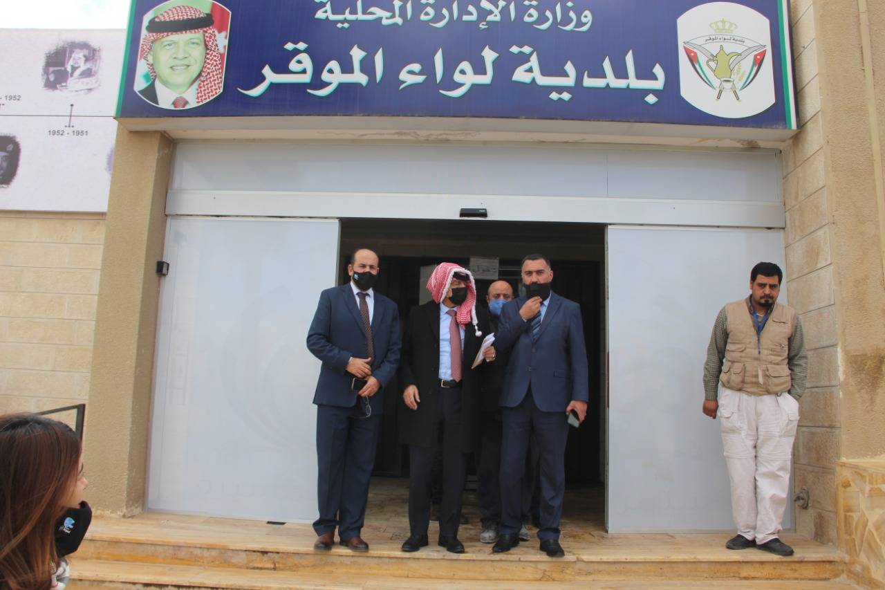 نائب رئيس الورزاء وزير الادارة المحلية يقوم بزيارة ميدانية لبلديات الجيزة والموقر و سحاب