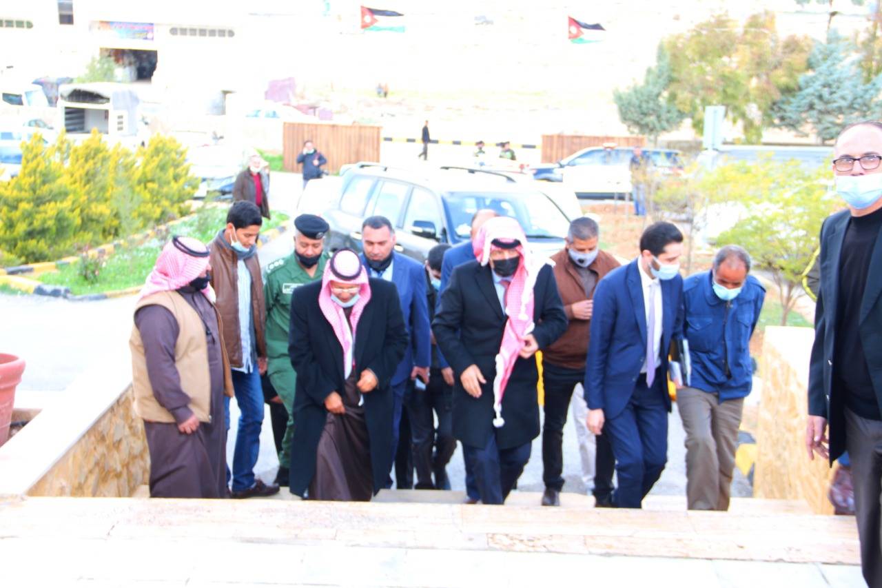 نائب رئيس الورزاء وزير الادارة المحلية يقوم بزيارة ميدانية لبلديات الجيزة والموقر و سحاب