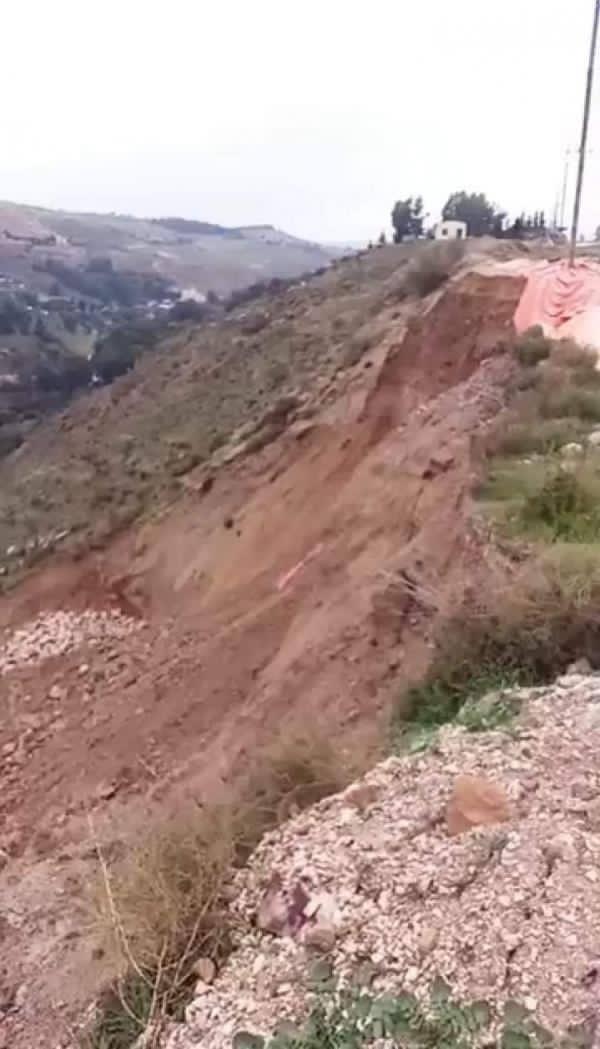 الاشغال : نتابع منذ عدة أسابيع وجود تصدعات في أحد المواقع على طريق جرش عمان