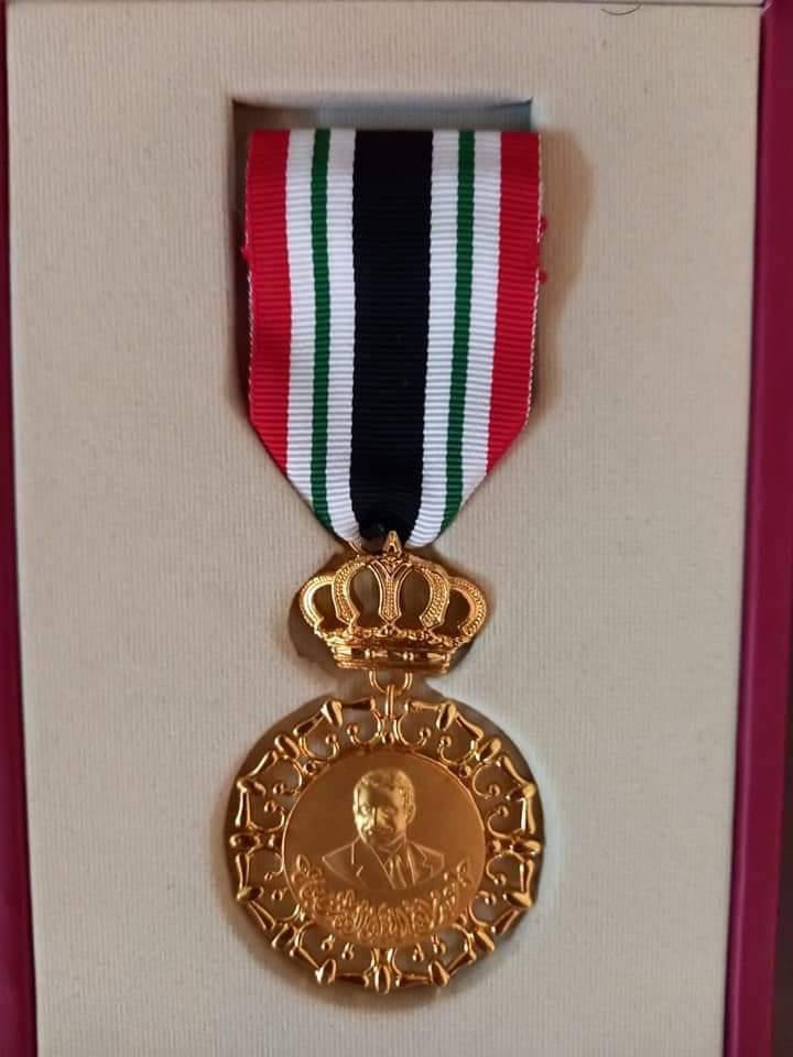 بالصور والفيديو .. تكريم ملكي للجيش الأبيض