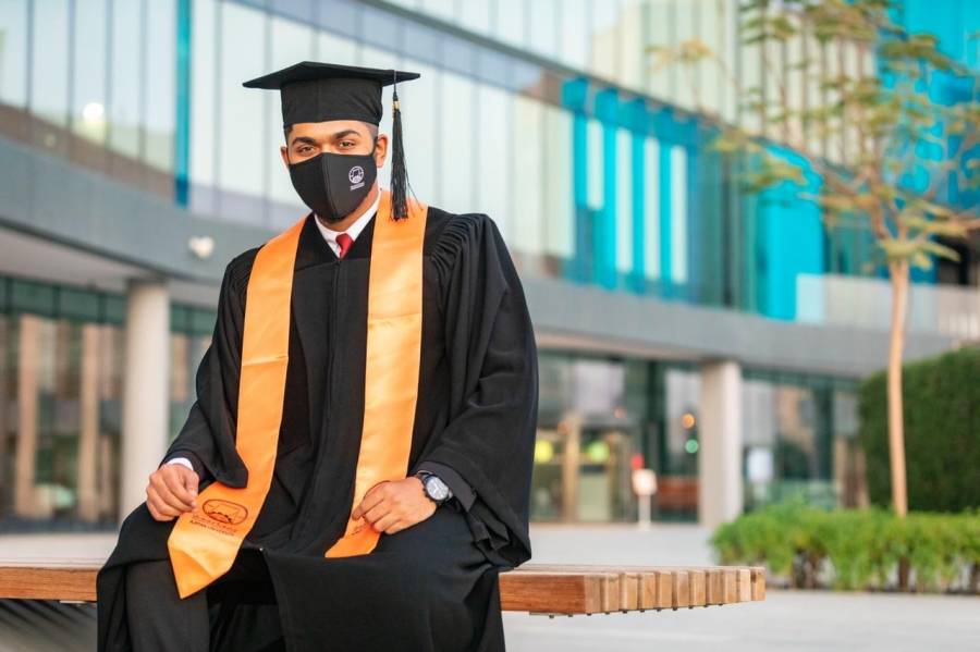 جامعة عجمان تحتفي بتخريج طلبتها بطريقة فريدة ومبتكرة