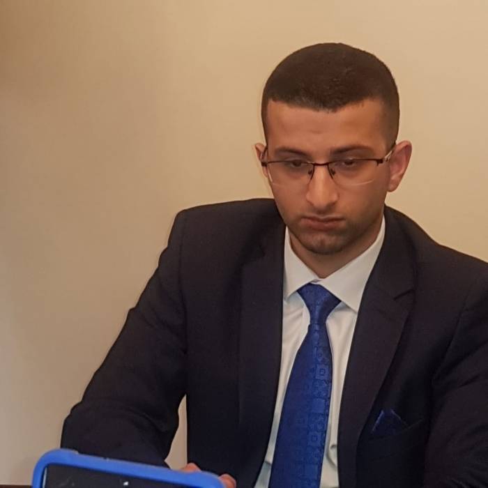 تهنئة ل يزن طارق الاحمد  بمناسبة التخرج 