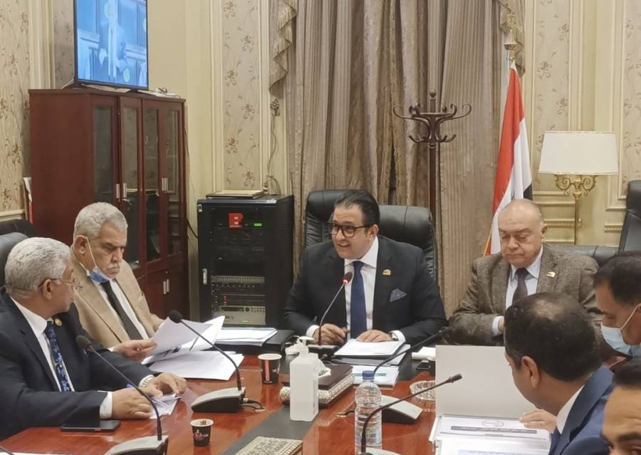 علاء عابد: يتابع بيان الحكومه ..ويؤكد ماتشهده مصر في مجال النقل تطور غير مسبوق