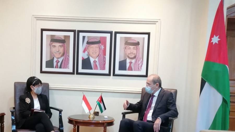 وزير الخارجية يبحث ونظيرته الإندونيسية تعزيز العلاقات الثنائية