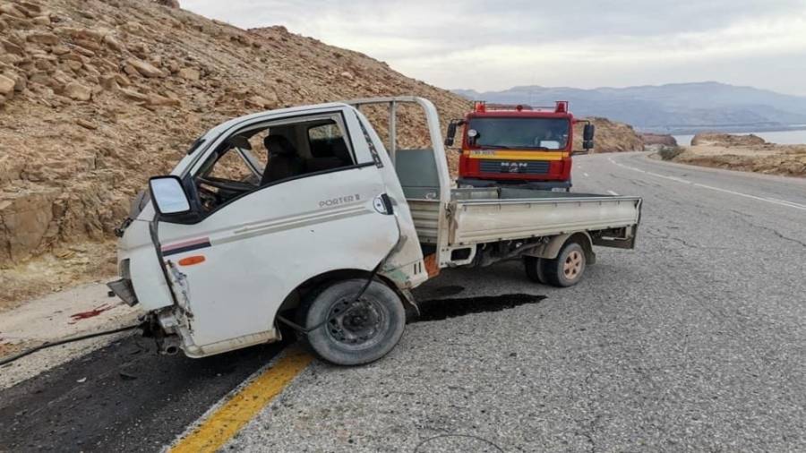 وفاة شخص و4 إصابات في حادث تصادم بالقرب من جسر الموجب