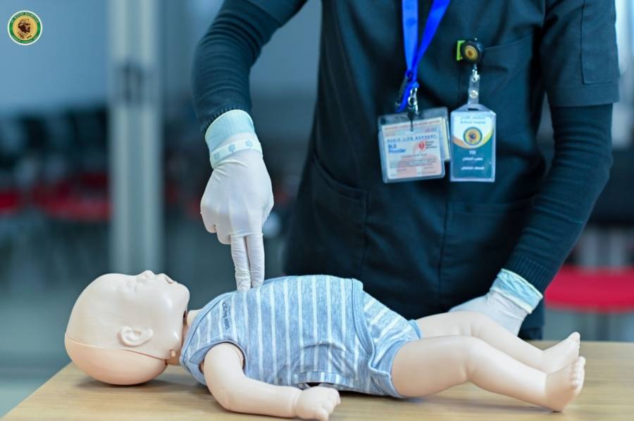 جمعية القلب الأمريكية تعتمد مركز الكندي للتدريب على انعاش القلب الأساسي وانقاذ الطفل