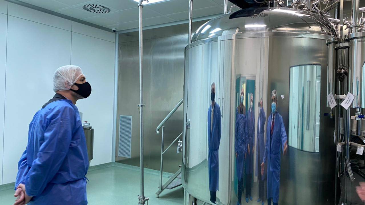 رئيس هيئة الاستثمار بالوكالة يزور مصنع سختيان للأدوية