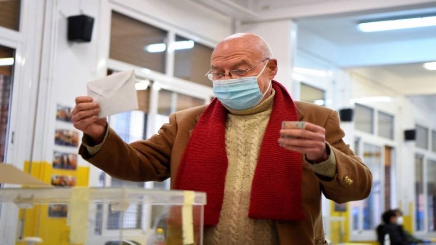 انتخابات غير معروفة النتيجة في كاتالونيا في خضم أزمة كوفيد