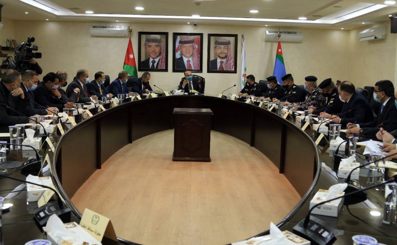 وزير الداخلية : الاستمرار بالتشدد في تطبيق اوامر الدفاع والتعليمات الصادرة بمقتضاه ومراقبة تنفيذها  