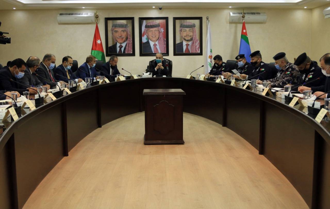 وزير الداخلية : الاستمرار بالتشدد في تطبيق اوامر الدفاع والتعليمات الصادرة بمقتضاه ومراقبة تنفيذها  