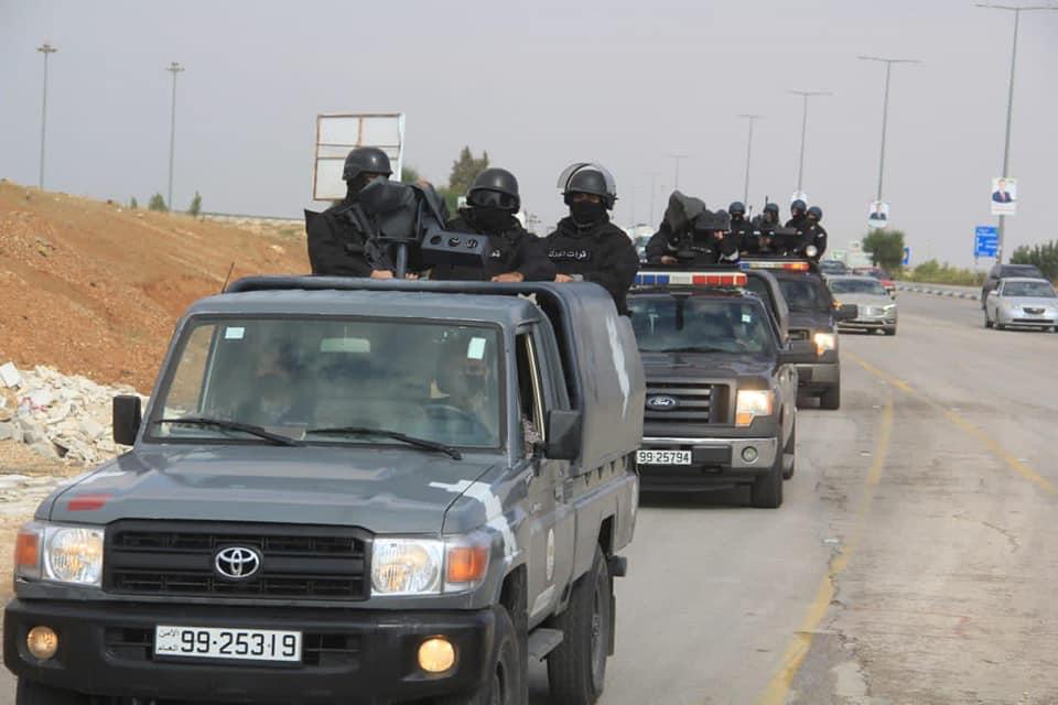 الأمن العام : إعادة الانتشار الأمني لإنفاذ أوامر الدفاع وتكثيف الرقابة الامنية