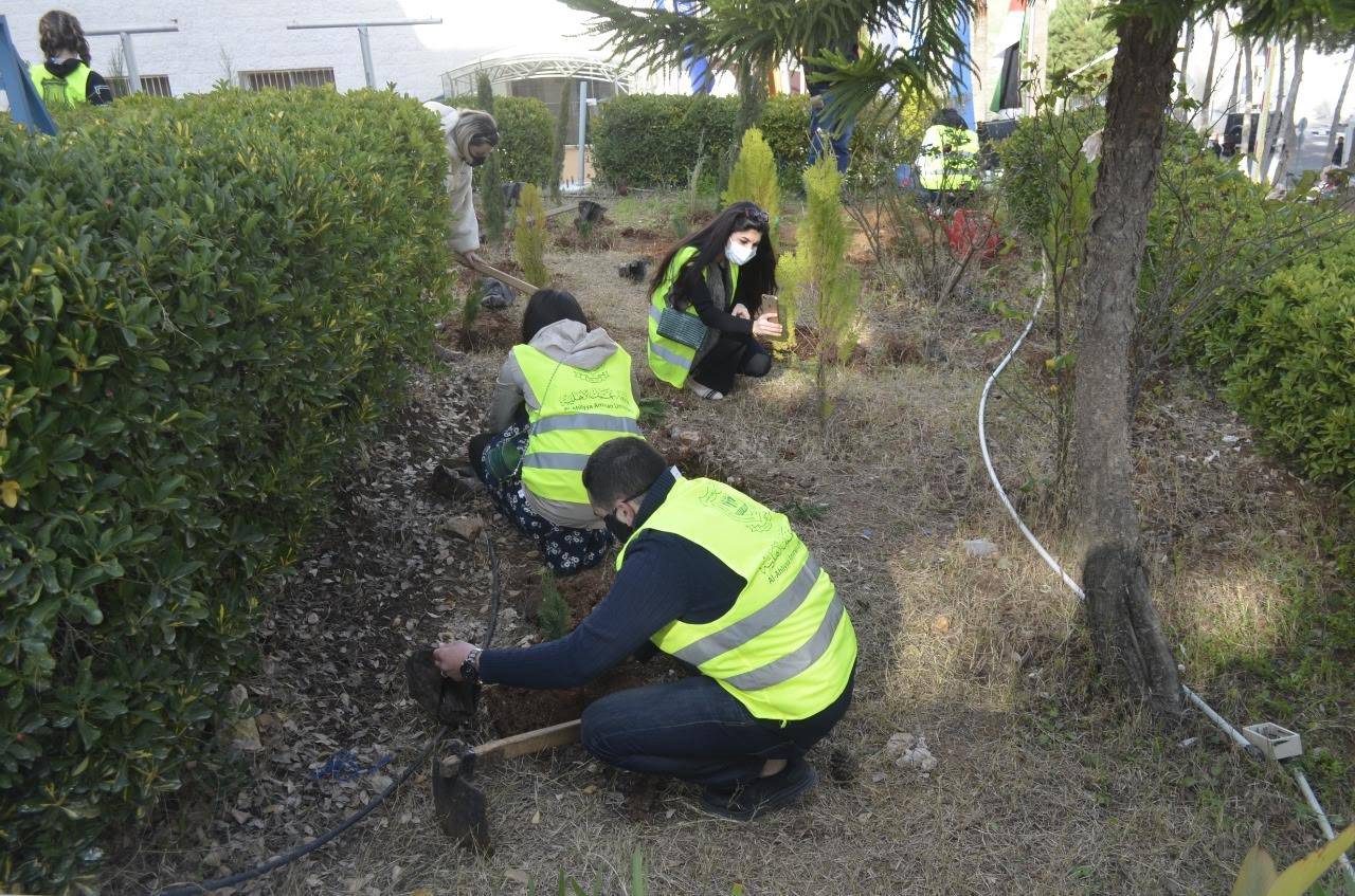 ضمن احتفالاتها بمئوية تأسيس الدولة الأردنية وبيوم الشجرة... عمان الاهلية تنظم حملة لزراعة الأشجار برعاية وزير الزراعة