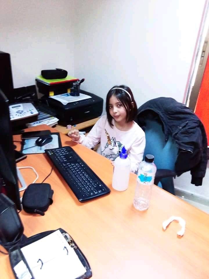 فريق نحن قادرون للابتكار والإبداع يكرم الشاعرة نغم محمد الرقب