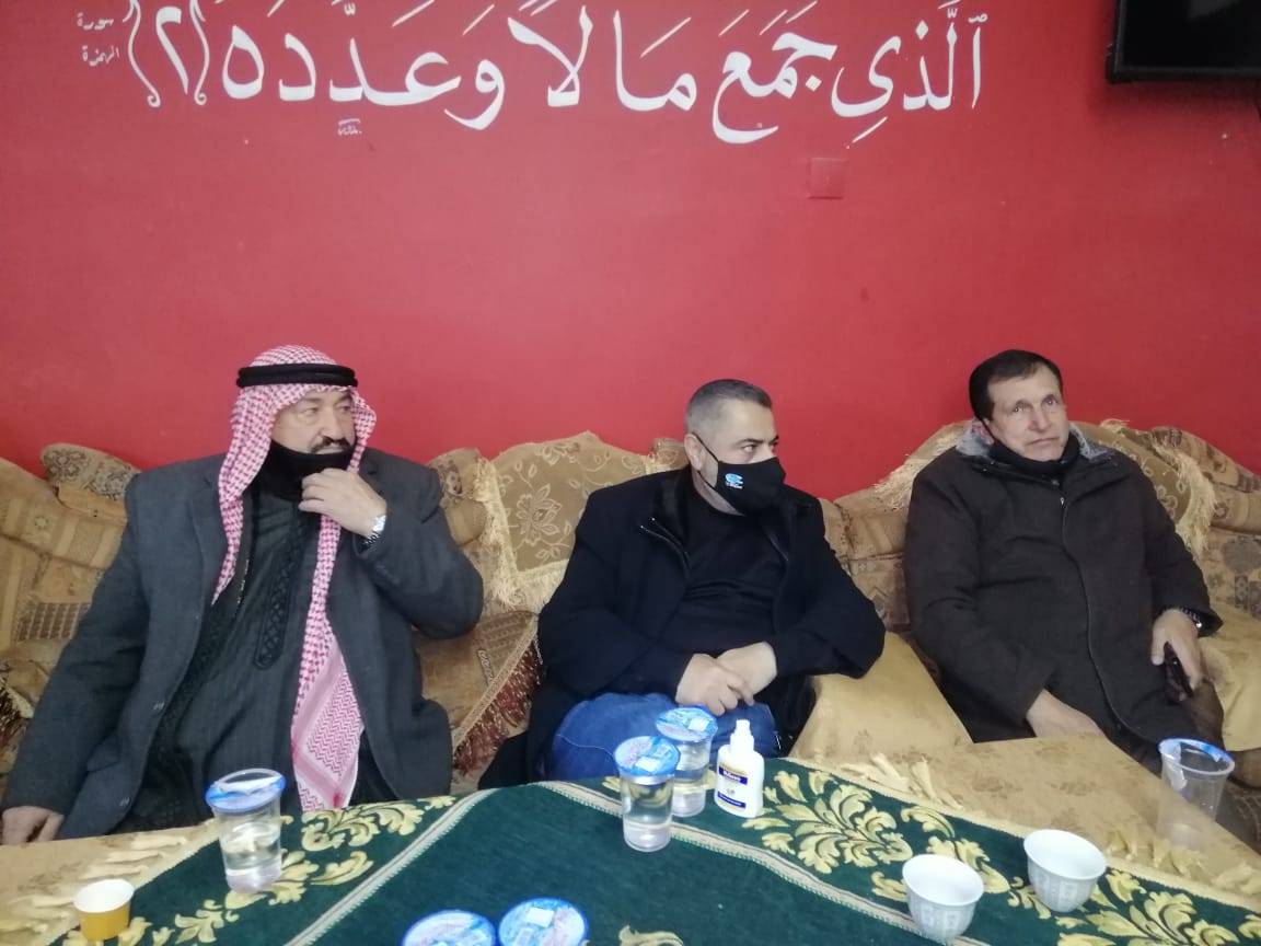 عمدة الزرقاء يقوم بزيارة لمجلس عشائر ابناء الشمال في المحافظة 