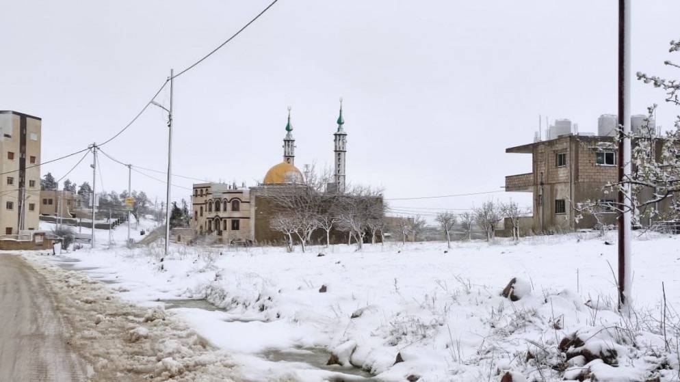 تساقط ثلوج على مرتفعات جبلية عالية في عدة مناطق..صور 