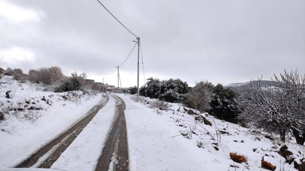 تساقط ثلوج على مرتفعات جبلية عالية في عدة مناطق..صور 