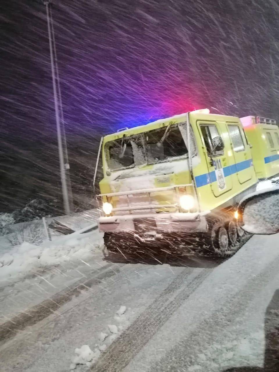 جهود متواصلة يبذلها رجال مديرية الامن العام في هذه الظروف الجوية الني تعم المملكة .. صور 