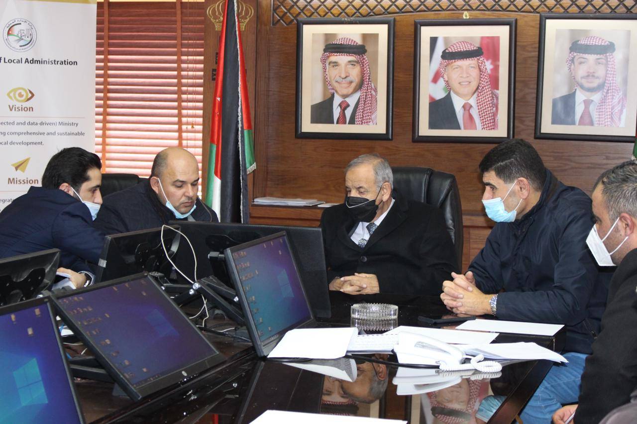 وزير الإدارة المحلية يثمن جهود البلديات خلال المنخفض الجوي