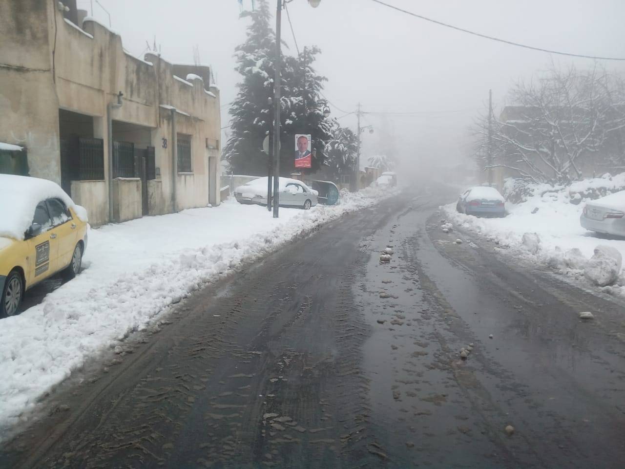 بلدية السلط تتعامل مع المنخفض الجوي بحرفية