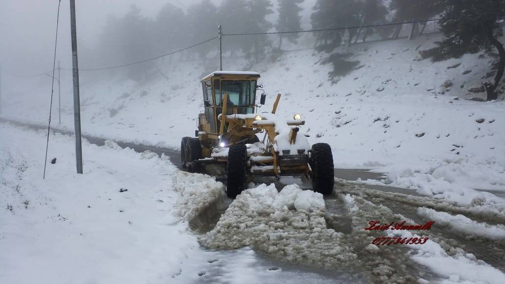 بلدية السلط تتعامل مع المنخفض الجوي بحرفية