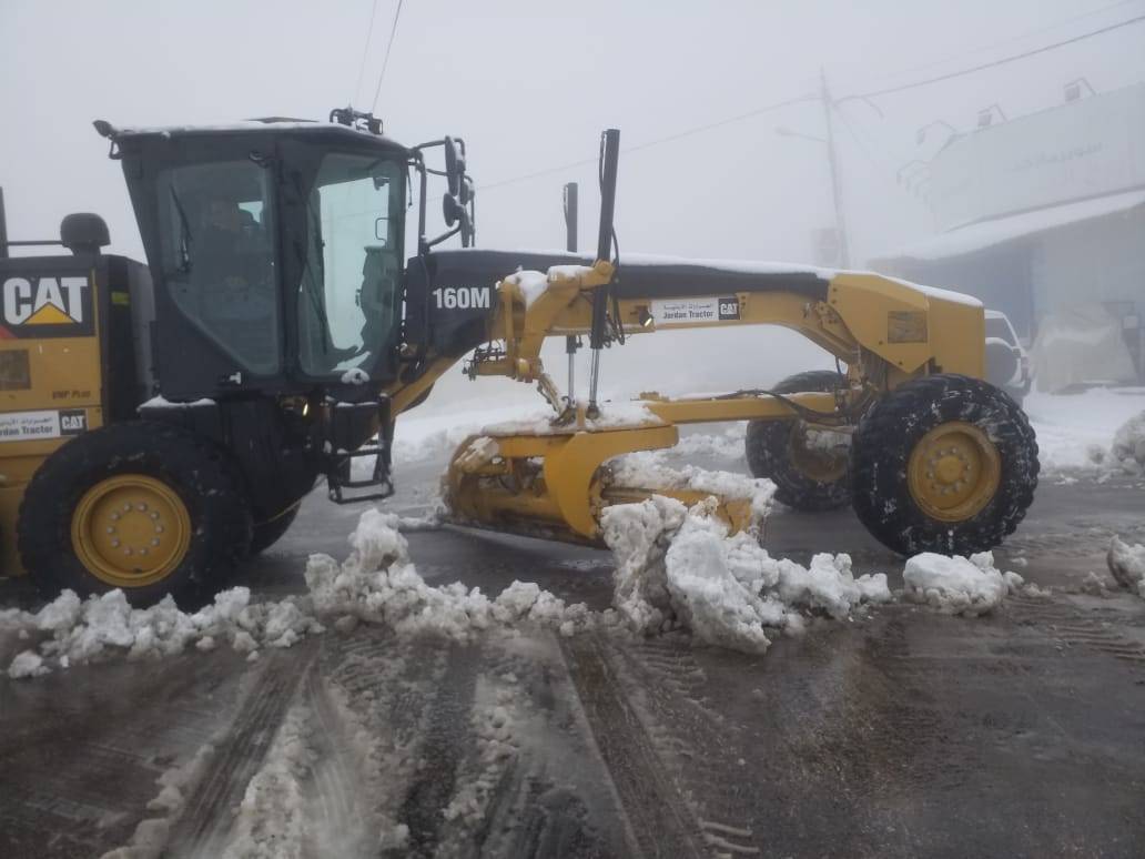 بلدية السلط تتعامل مع المنخفض الجوي بحرفية