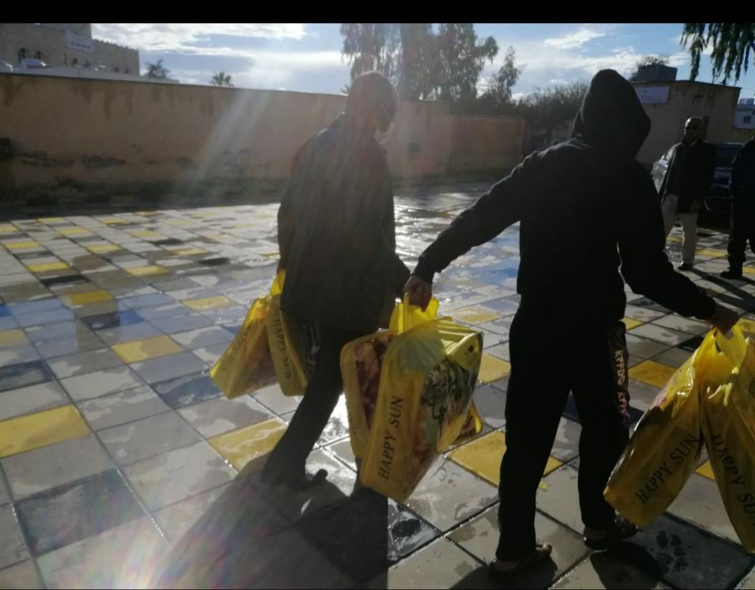 أعلنت وزارة التربية والتعليم وبالتنسيق مع محافظ لواء دير علا عن نقل ثلاث عائلات من منازلهم إلى مدارس خصصت كمراكز إيواء في اللواء 