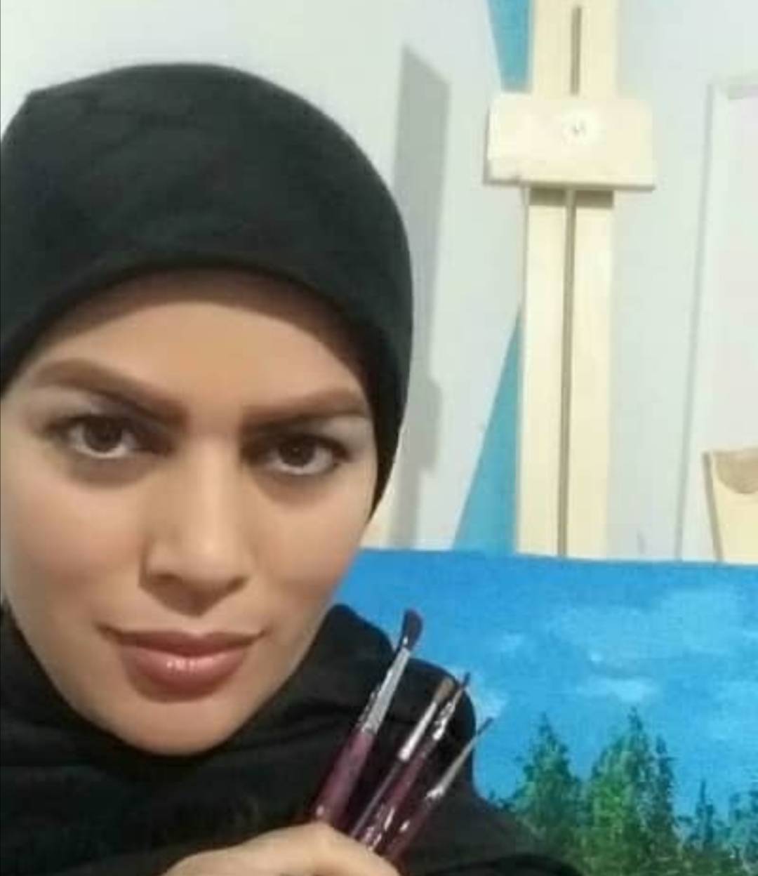 الفنّانة حكيمة توكّلي ترسم سناء الشّعلان في معرض فنّيّ كامل