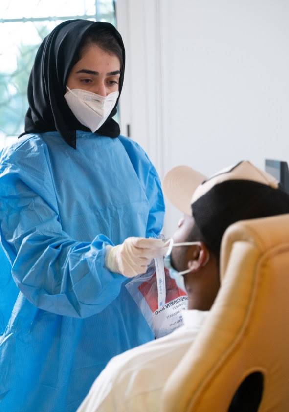 تجربة مُلهمة لطالبة طب في عجمان تطوعت لمواجهة الجائحة