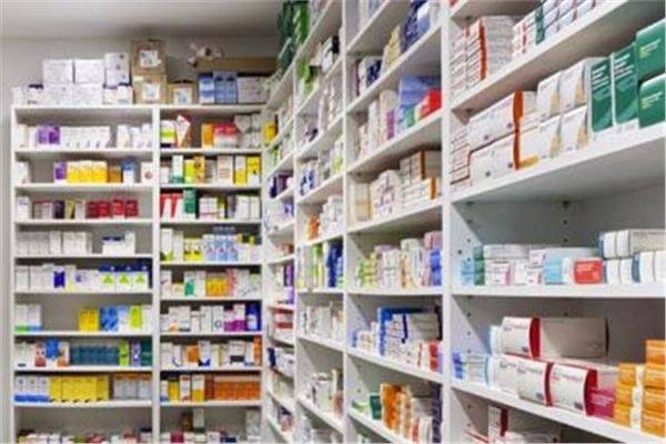 السماح بفتح الصيدليات خلال الحظر الشامل لأخذ الدواء وتوصليه للمرضى