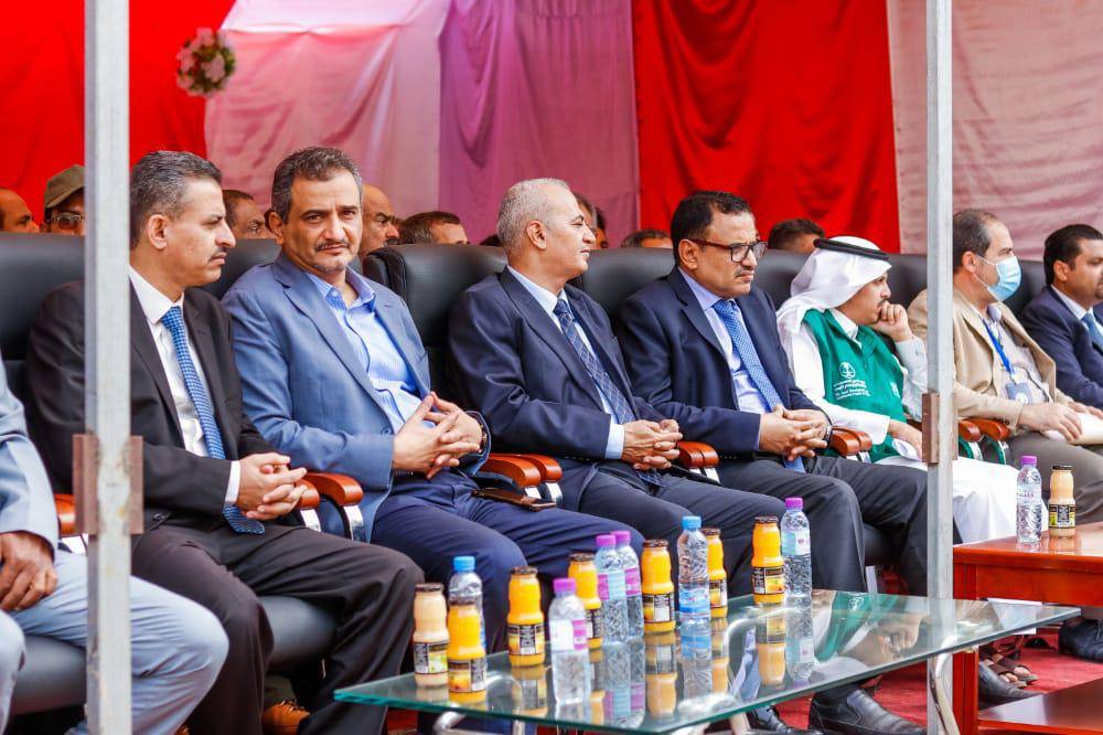 «إعمار اليمن» و«الفاو » يبدآن مكافحة الجراد الصحراوي في اليمن*