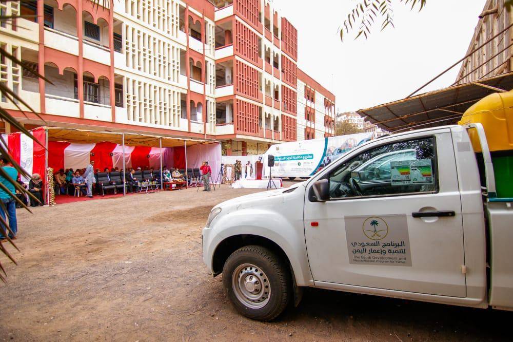 «إعمار اليمن» و«الفاو » يبدآن مكافحة الجراد الصحراوي في اليمن*