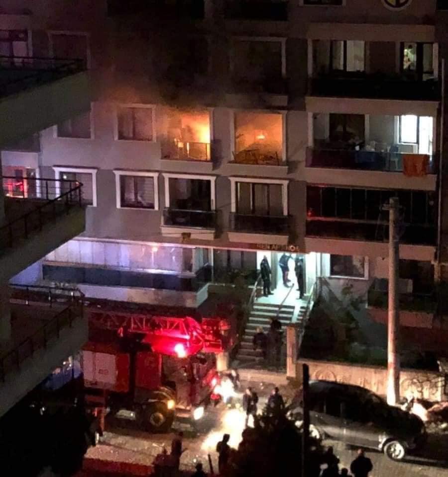 بالصور : بعد خلاف مع زوجته .. مواطن تركي يشعل النار بنفسه ويتسبب بانفجار